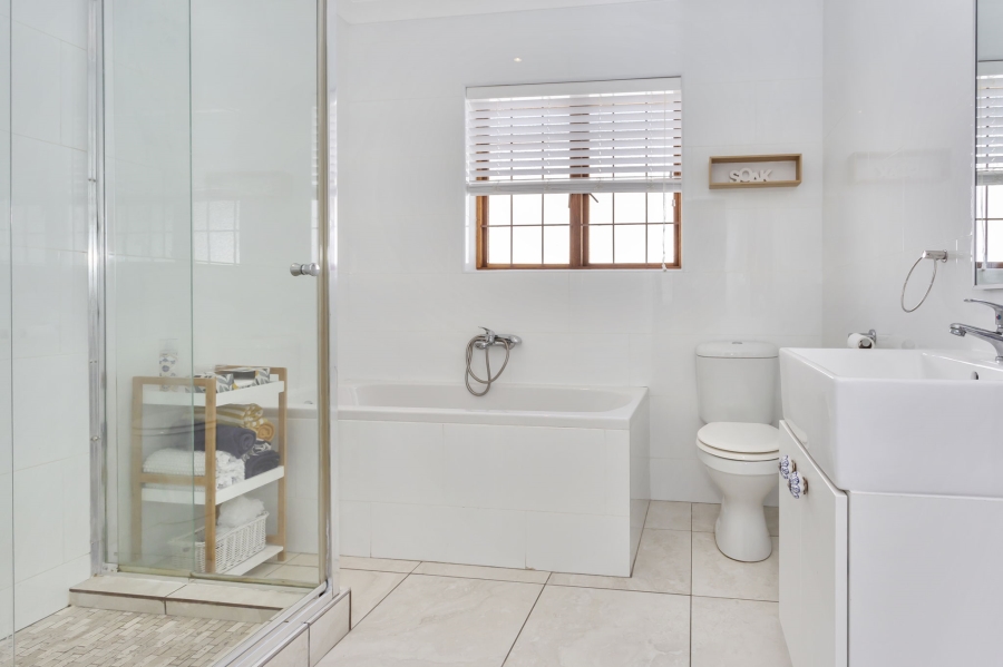 To Let 3 Bedroom Property for Rent in Edgemead Western Cape